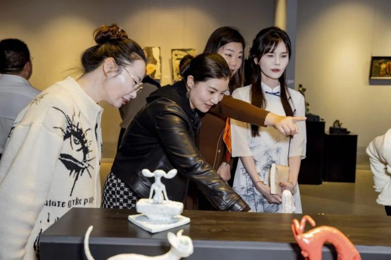 火泥成器、妙不可言！来看个性十足的当代“瓷器活儿”